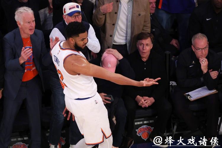 唐斯32分尼克斯大胜雄鹿 魔术轻取鹈鹕止5连败